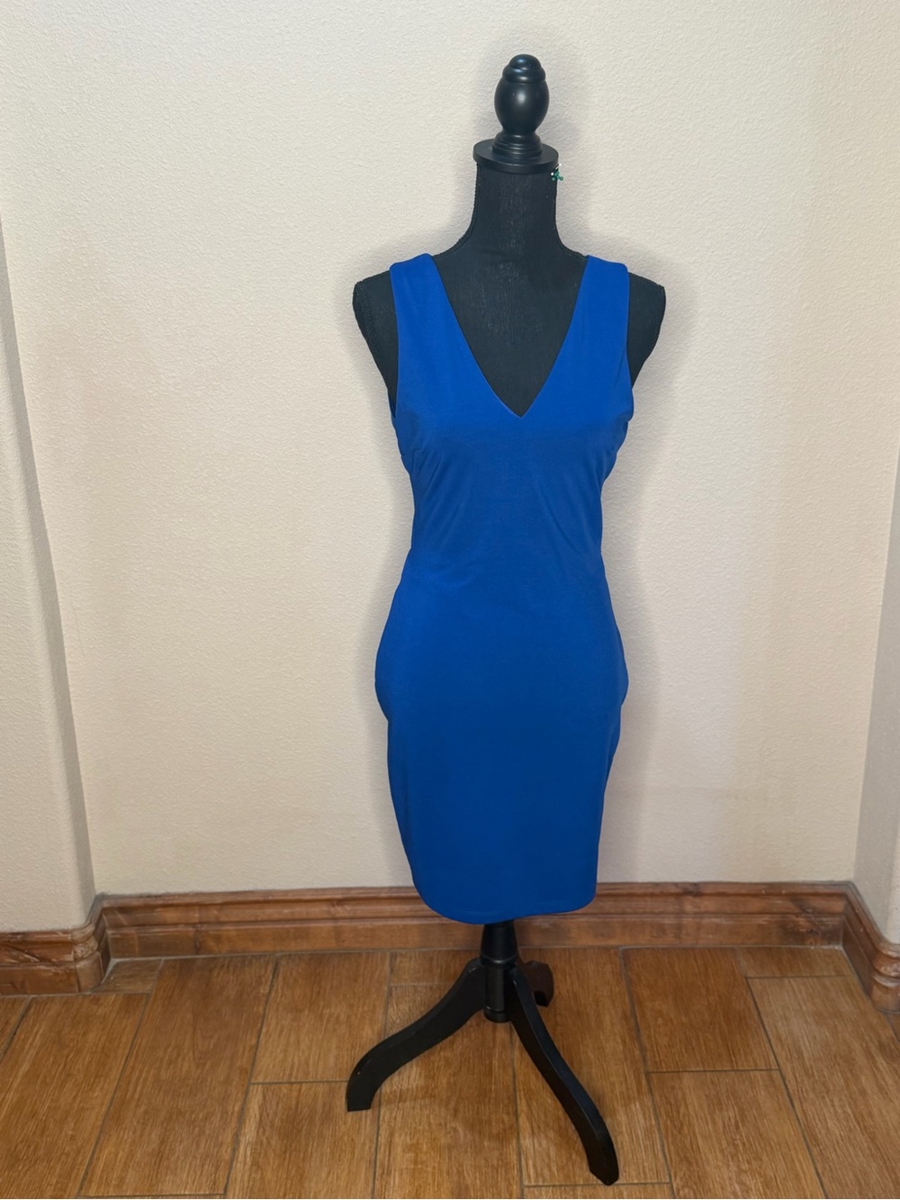 Miss Avenue Royal Blue V-Neck Mini Dress with GORGEOUS back. Sz. L